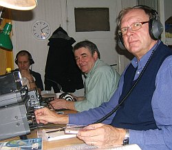 Jan Görlin, Jan-Erik Järlebark och Bernt-Ivan Holmberg på hugget framför mottagarna.