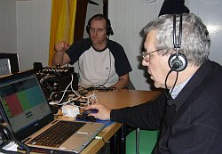 John JOE Ekwall framför datorn med sin sprillans nya SDR-14.