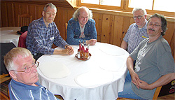 DX-arna runt runda bordet; Claes Olsson, Sigvard Andersson, Dan Andersson, Rolf Larsson och Ronny Forslund.